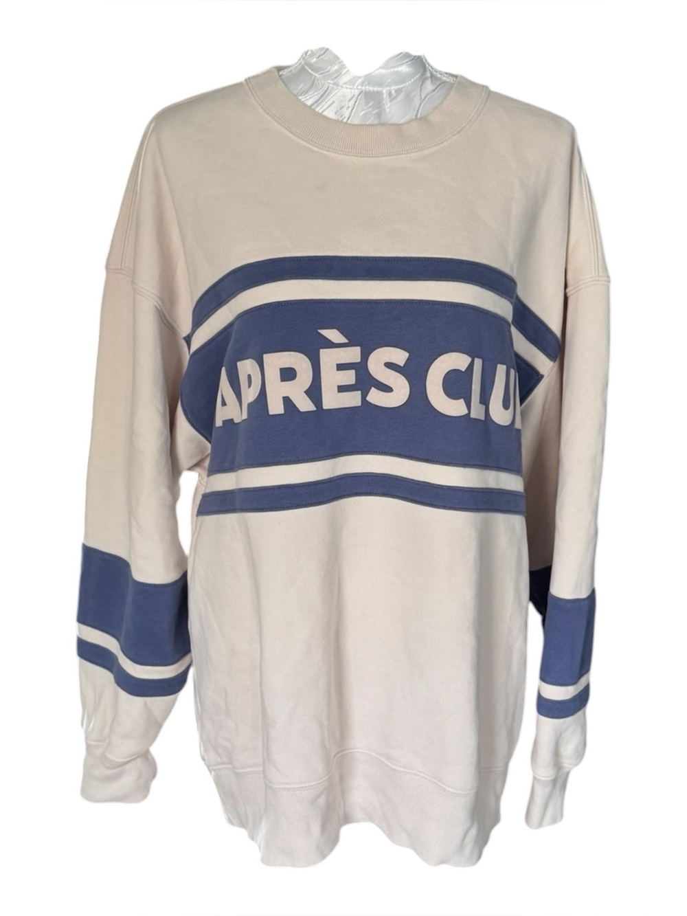 Abercrombie & Fitch crewneck sweatshirt featuring APRES CLUB